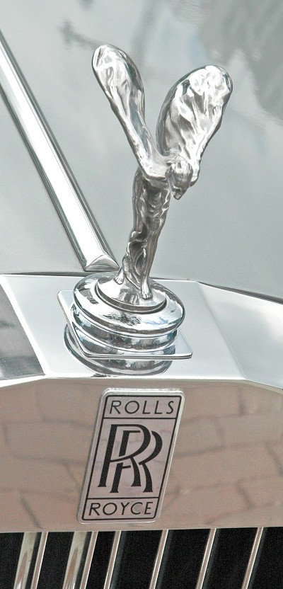 Cùng chiêm những vẻ đẹp tinh xảo của những mầu logo Spirit of Ecstasy của Rolls Royce.